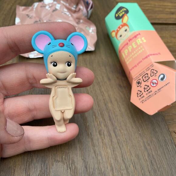 Sonny Angel Hipper Mouse collectible mini figure attach me - Picture 2 of 6